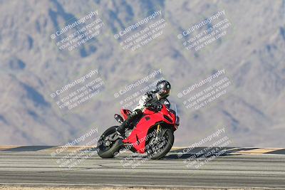 media/Dec-01-2025-Moto Forza (Mon) [[2daa91e15f]]/3-Beginner Group/Session 4 Turn 9/